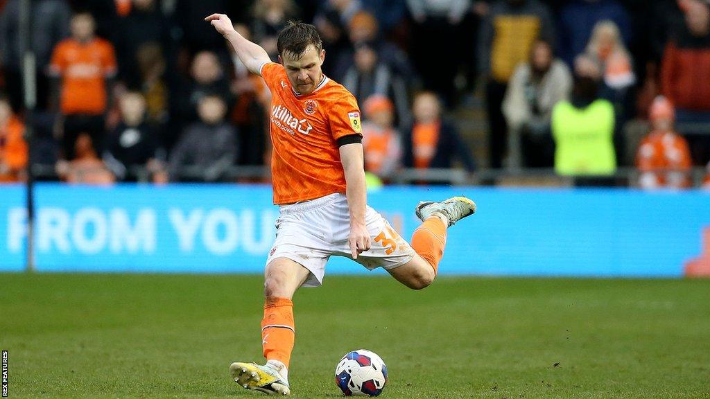 Jordan Thorniley playing for Blackpool