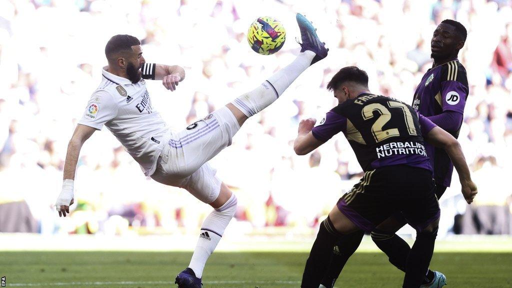 Karim Benzema scores an overhead kick for Real Madrid against Real Valladolid