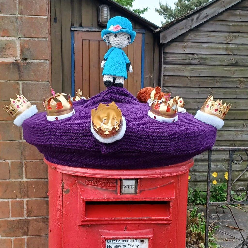 Draycott WI postbox topper