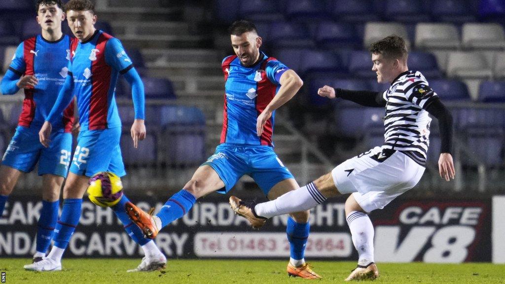 Euan Henderson (right) in action for Queen's Park against Inverness Caledonian Thistle