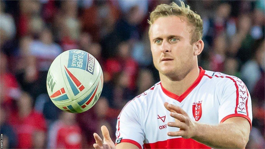 Jez Litten catches a ball in the warm up for Hull KR