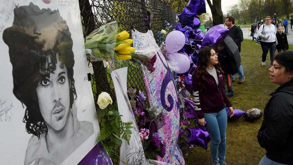 Tributes at Paisley Park