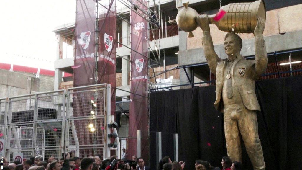A statue of Marcelo Gallardo