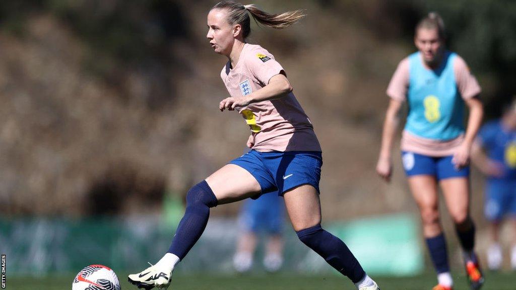 Beth Mead in England training