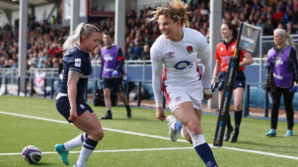 Ellie Kildunne scores for England