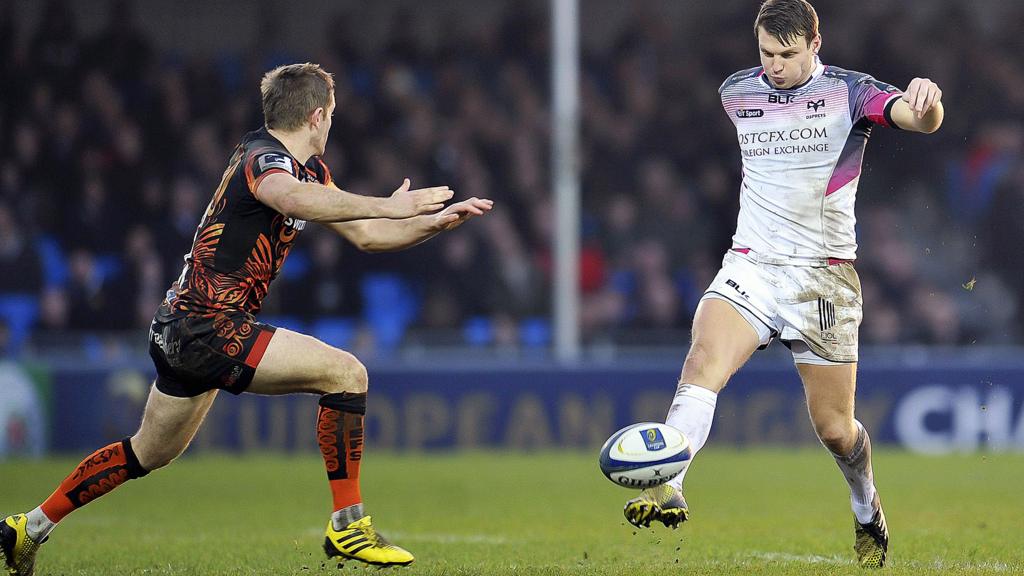 Dan Biggar of the Ospreys