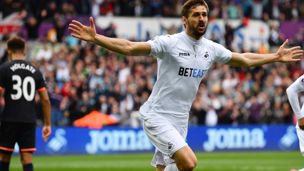 Fernando Llorente celebrates