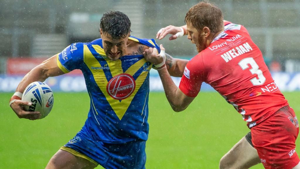 Warrington's Anthony Gelling is tackled by Salford's Kris Welham