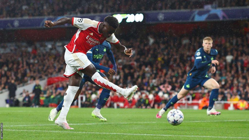 Arsenal's Bukayo Saka scores his side's opening goal