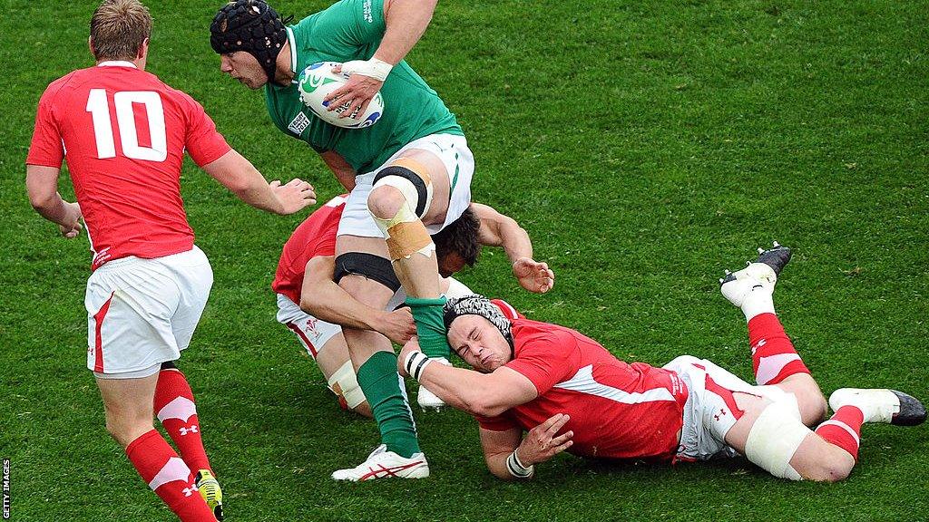 Dan Lydiate tackles Stephen Ferris