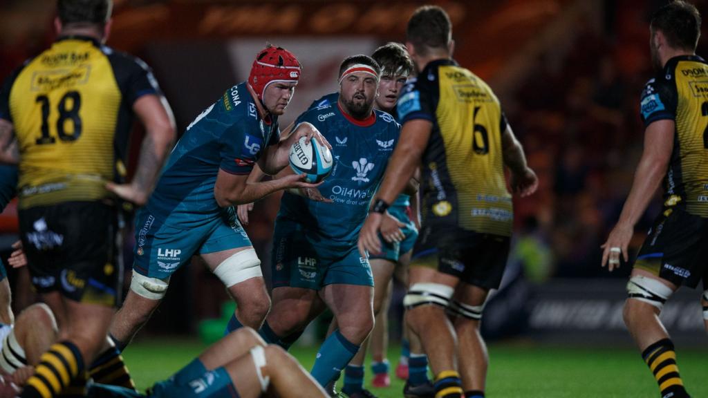 Dragons v Scarlets