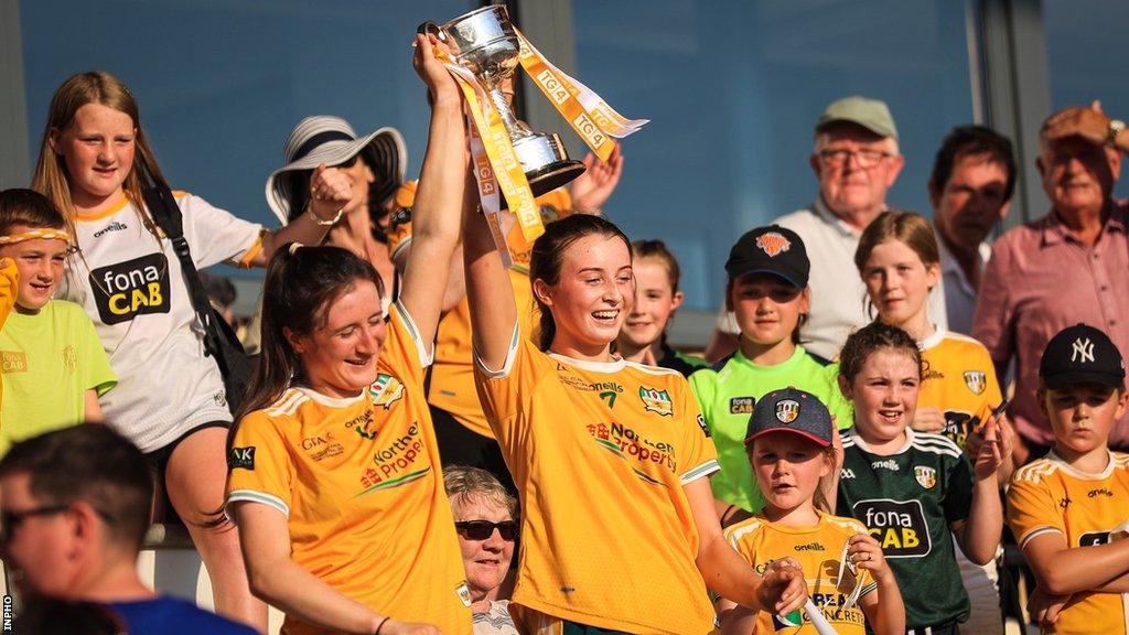 Antrim's Maria O'Neill and Sarah O'Neill lift the All-Ireland junior trophy last August