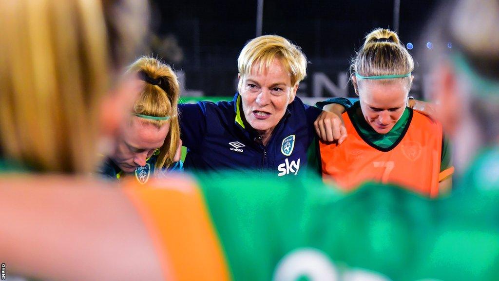 Vera Pauw with her Republic of Ireland players