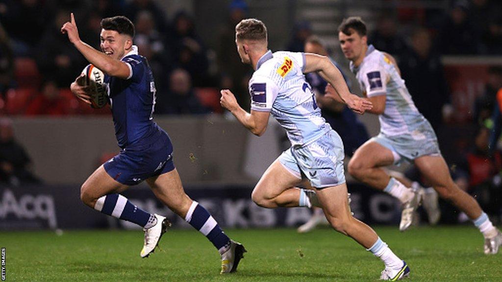 Sale's Kieran Wilkinson scores a try against Harlequins