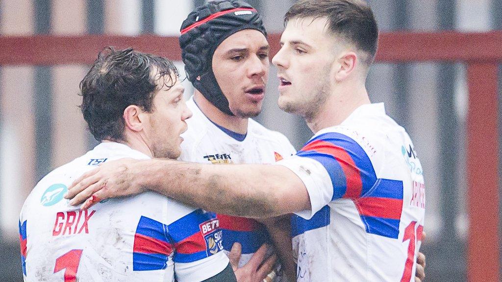 Wakefield celebrate Ben Jones-Bishop's try