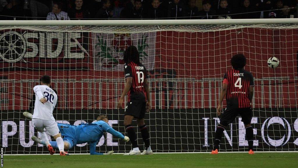 Lionel Messi scores for Paris St-Germain