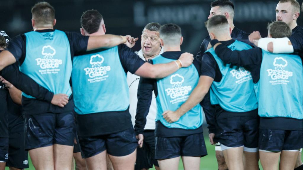 Ospreys boss Toby Booth addresses his players