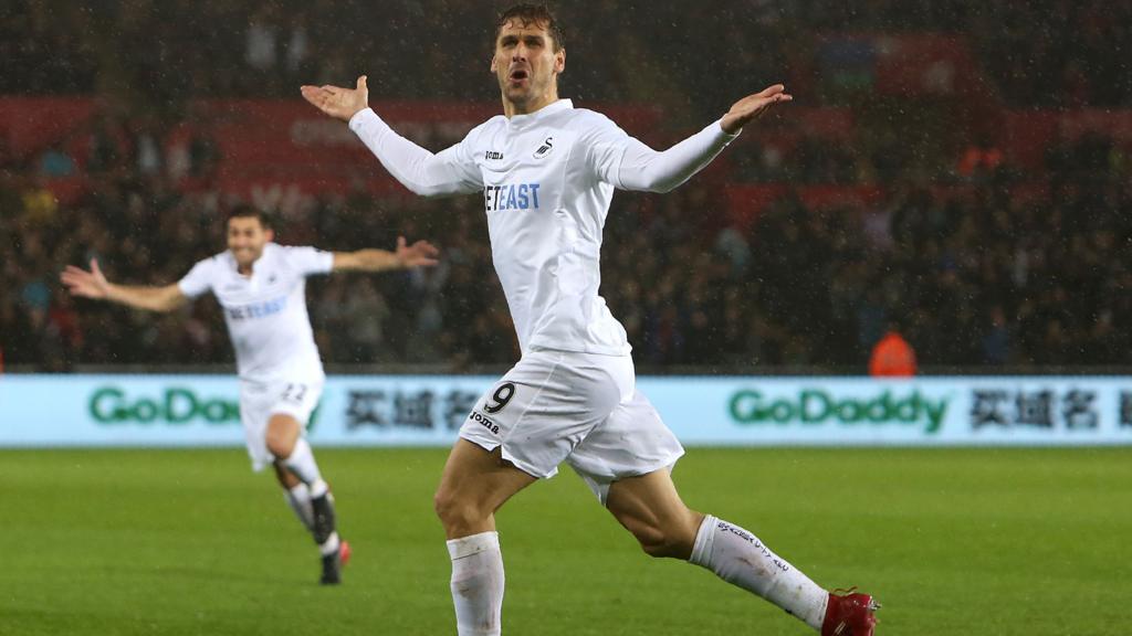 Fernando Llorente celebrates