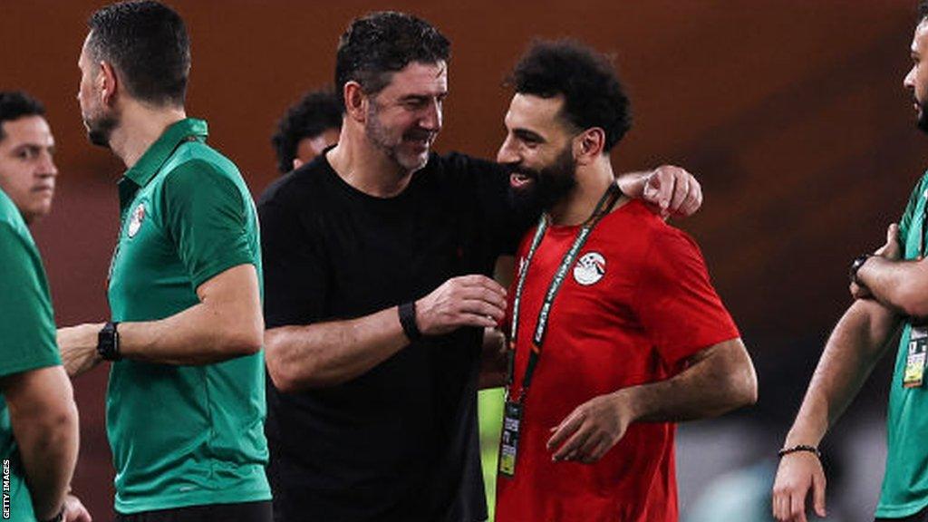 Rui Vitoria and Mohamed Salah