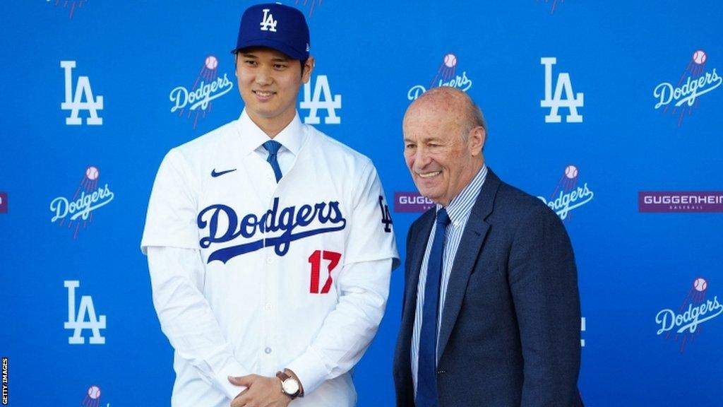 Shohei Ohtani poses with Los Angeles Dodgers president Stan Kasten