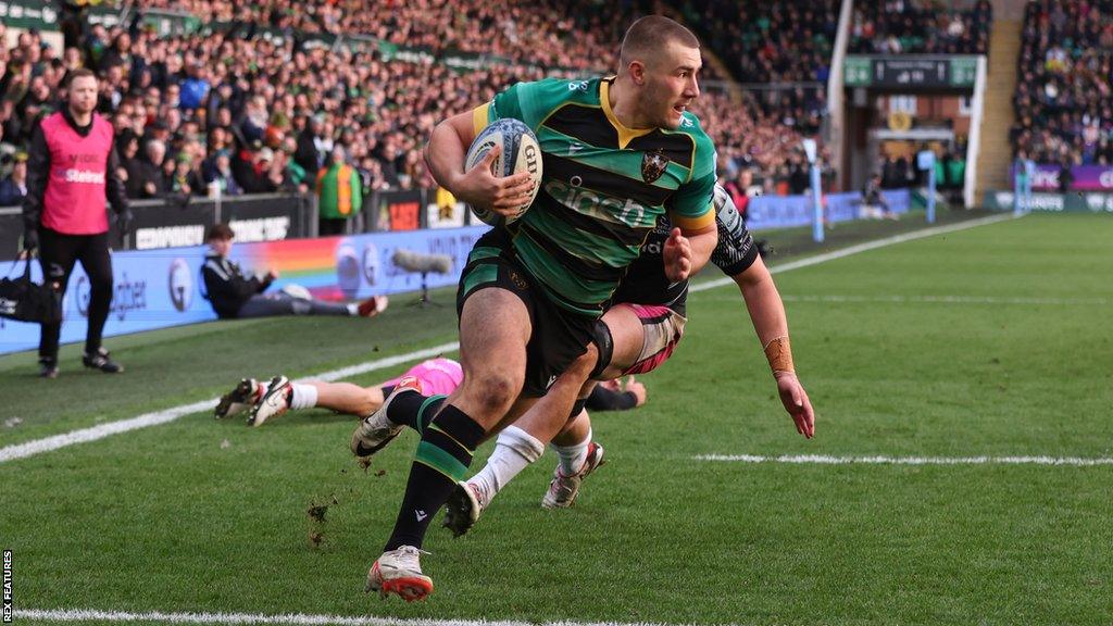 Ollie Sleightholme runs over to score a try against Newcastle