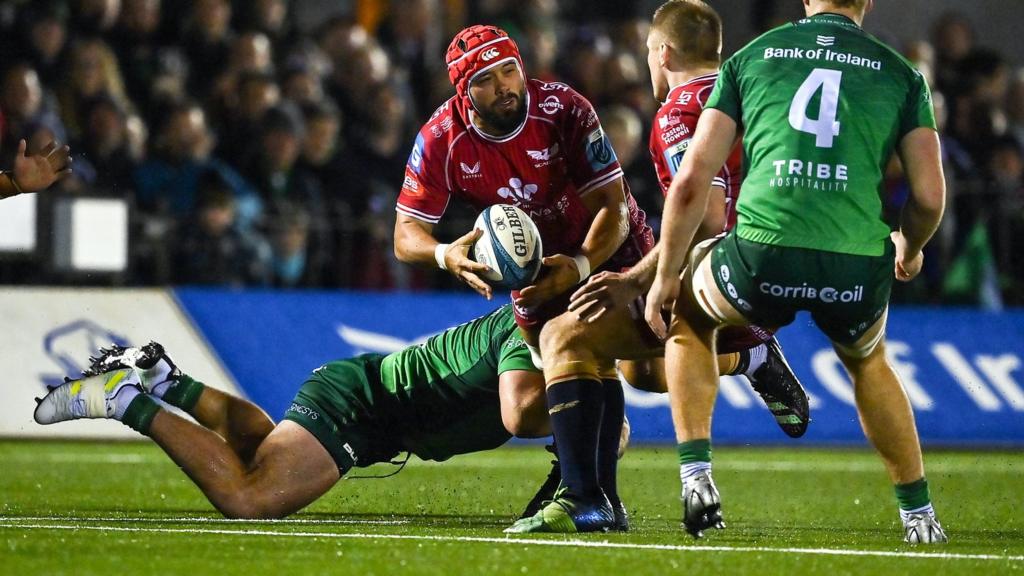 Sione Kalamafoni attacks for Scarlets