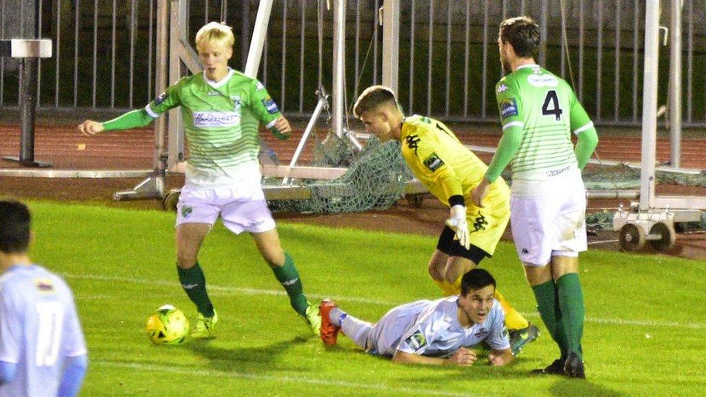 Guernsey FC v Lewes