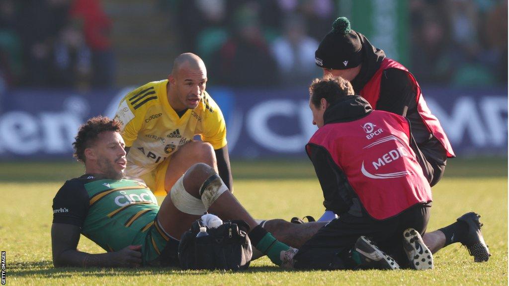 Courtney Lawes getting treatment for injury on Saturday