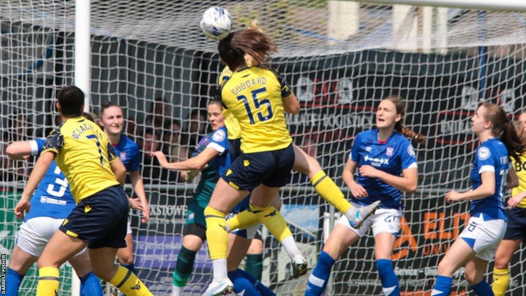 Oxford United women have been denied their first National League division title following their loss to Ipswich in season finale.