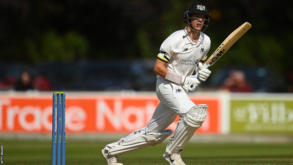 Gloucestershire batter Ben Charlesworth has signed a one-year contract extension with the club.