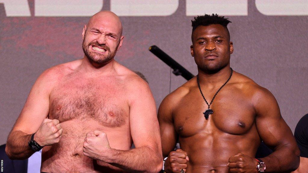 Tyson Fury and Francis Ngannou pose for the cameras