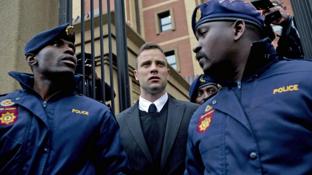 Oscar Pistorius standing between two policemen - June 2016