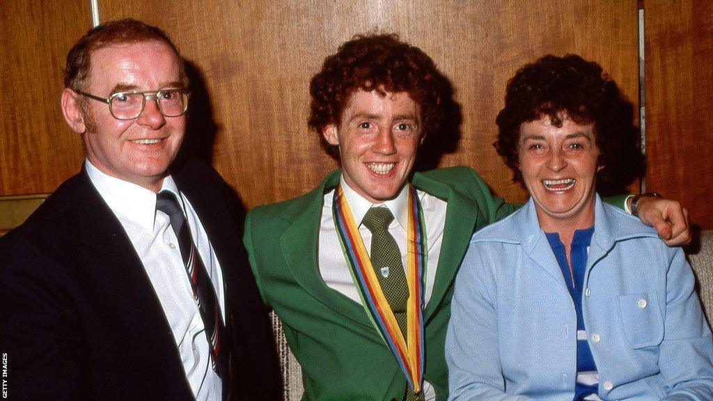 Northern Irish boxer Hugh Russell (centre)