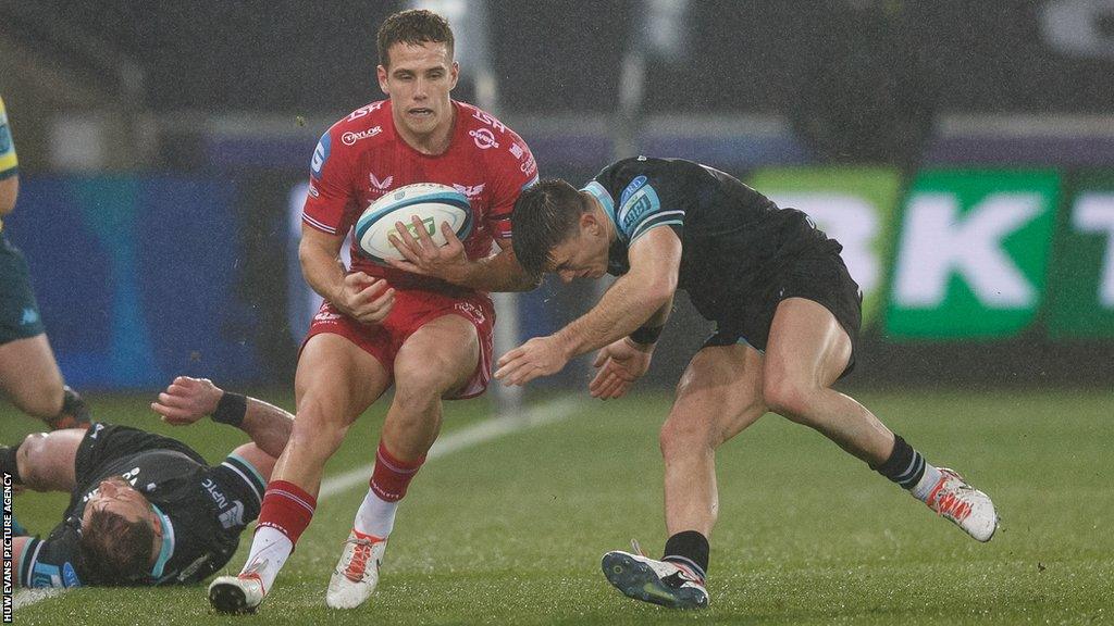 Kieran Hardy is tackled by Reuben Morgan-Williams