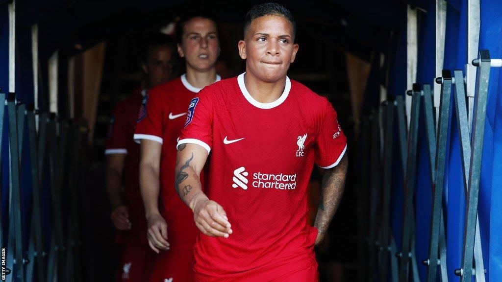 Shanice van de Sanden in the tunnel