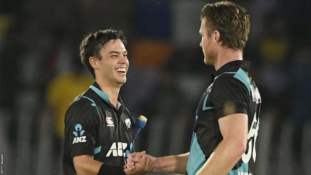 New Zealand batters Mark Chapman (left) and Jimmy Neesham (right) clasp hands after beating Pakistan