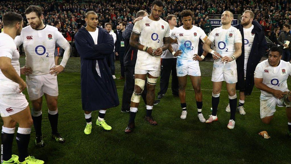 England players look dejected following their defeat by Ireland at the Aviva Stadium in 2017