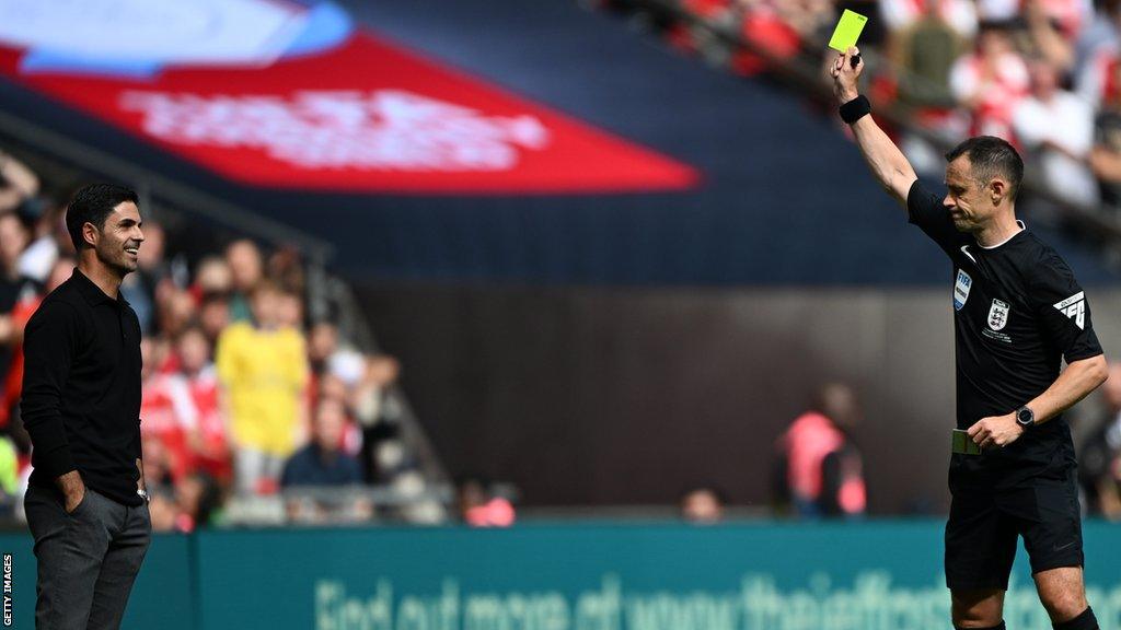 Mikel Arteta receives yellow card during Community Shield match