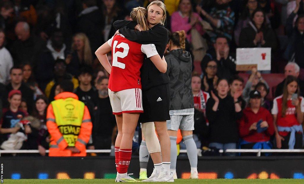 Arsenal defender Leah Williamson comforts Frida Maanum