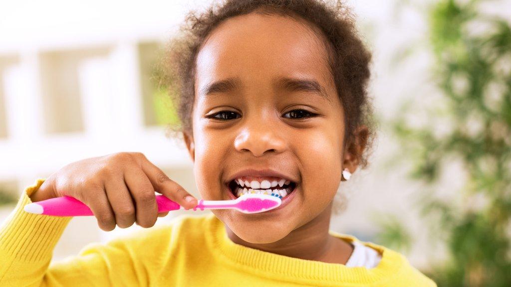 girl-brushing-teeth