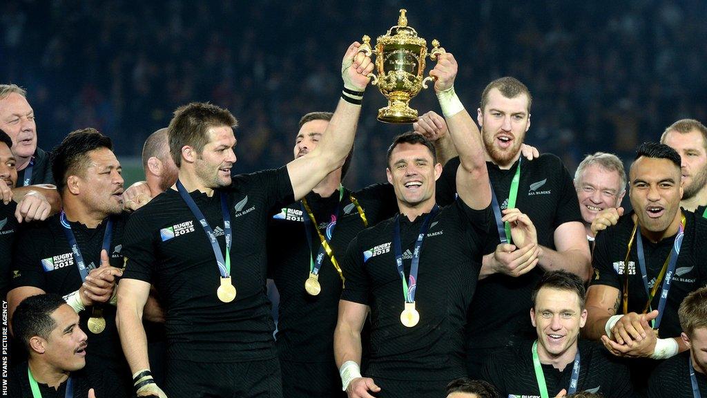Dan Carter and Richie McCaw lift the 2015 World Cup