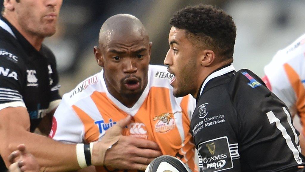 Keelan Giles takes on Cheetahs