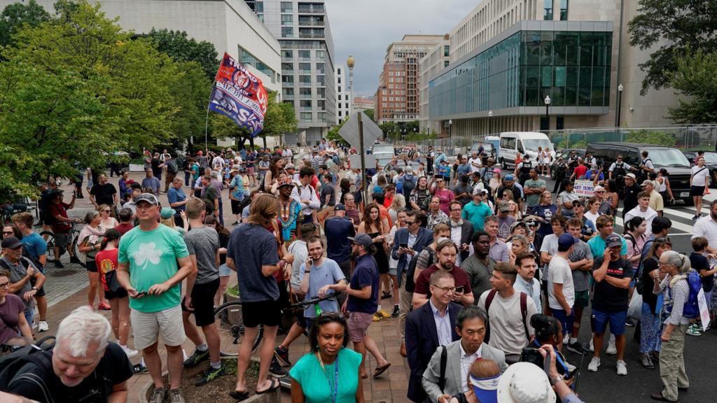 Crowd outside trump court