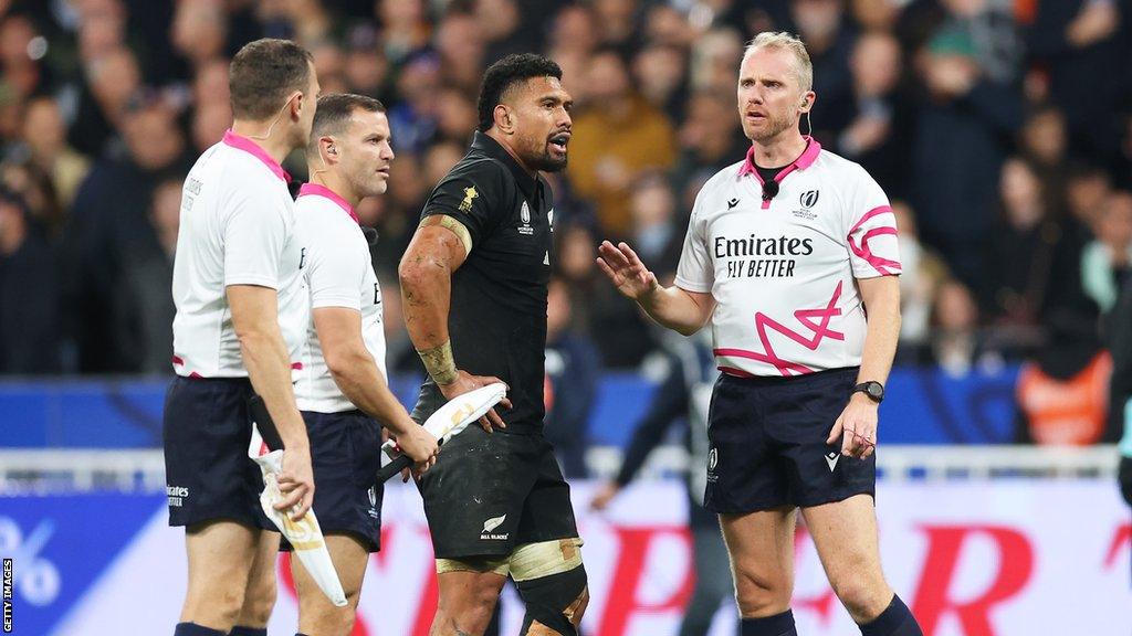 Wayne Barnes refereeing World Cup final