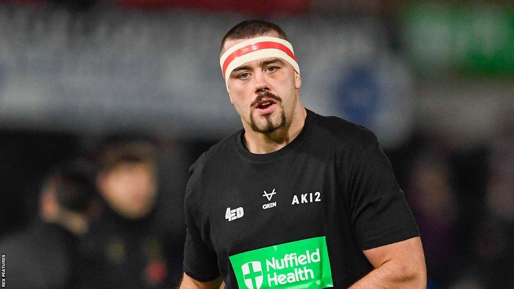 Lewis Ludlow on the pitch for Gloucester during a pre-match warm-up