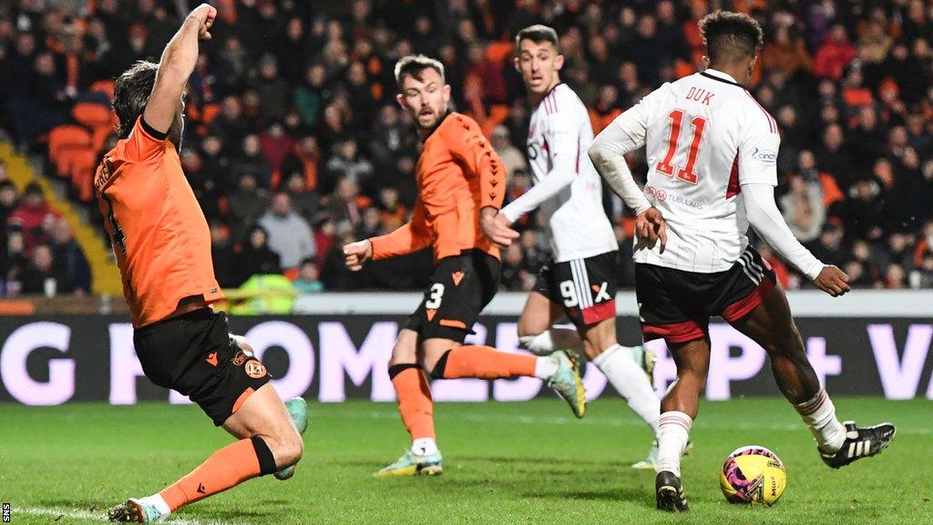 Luis 'Duk' Lopes scores for Aberdeen against Dundee United