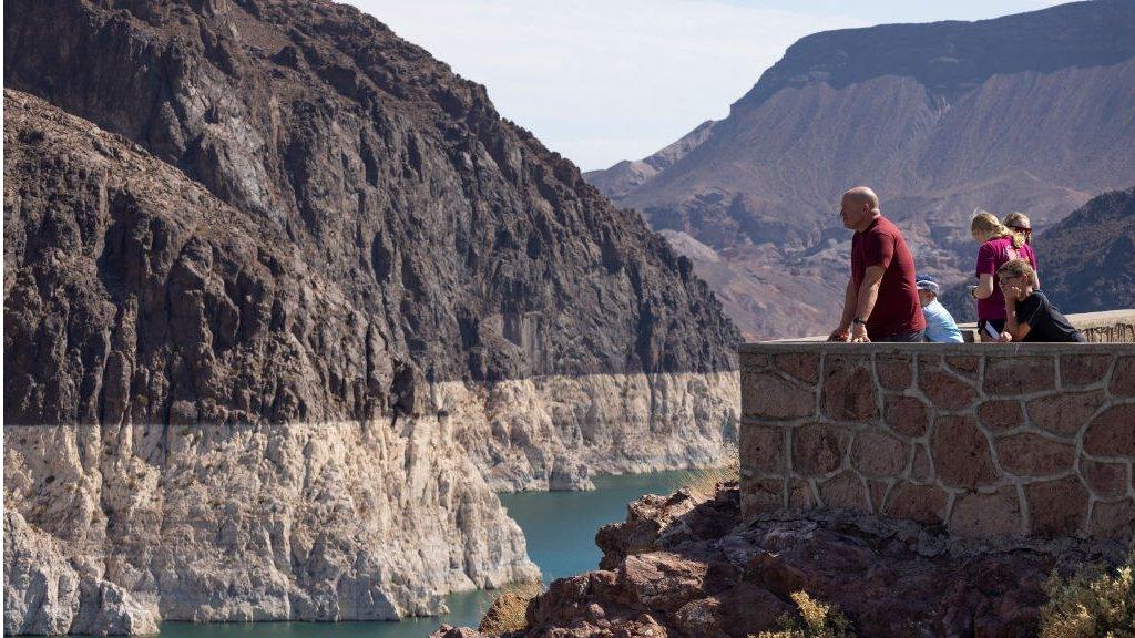 Lake Mead with bathtub rings