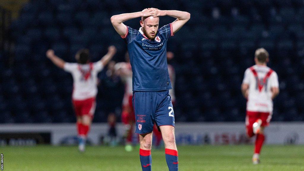 Raith Rovers stay four points behind Dundee United in the title race