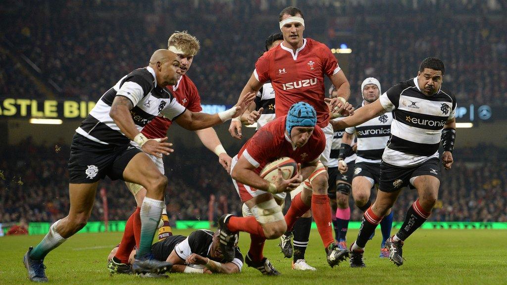 Justin Tipuric playing for Wales against the Barbarians in 2019