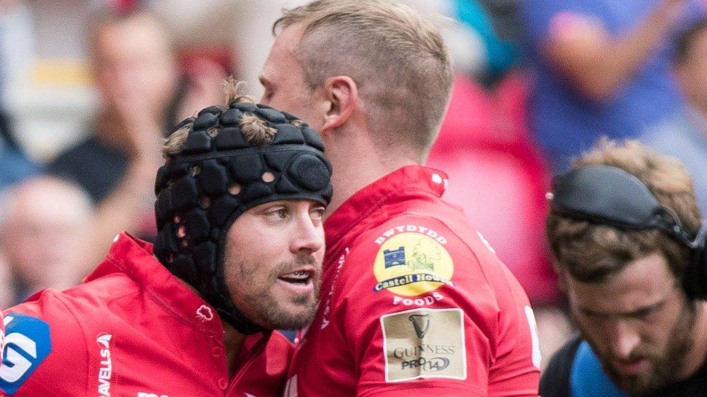 Leigh Halfpenny celebrates his Scarlets try